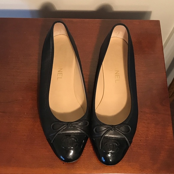 CHANEL Shoes - Chanel Black Leather w patent leather toe Ballet Flats size 38 EUC